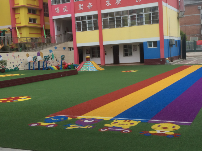 幼兒園草坪場地鋪設(shè)對地基有何要求